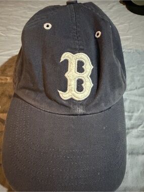 MLB Boston 'B' Baseball Cap in Black and Cream